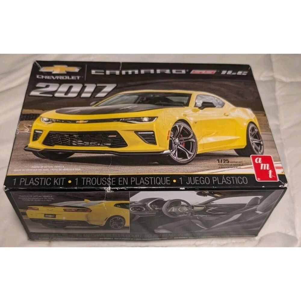 AMT 2017 Chevy Camaro SS 1LE 1:25 Scale Model Car Kit AMT1074M/12 Open Box